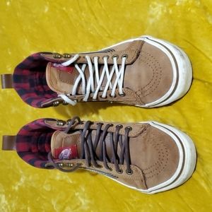 Size 6.5 womans sk8 hi mte tan leather Buffalo check high top